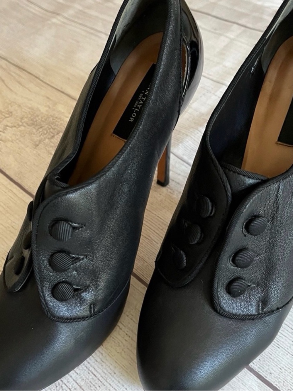 Ann Taylor black stiletto booties sz 9